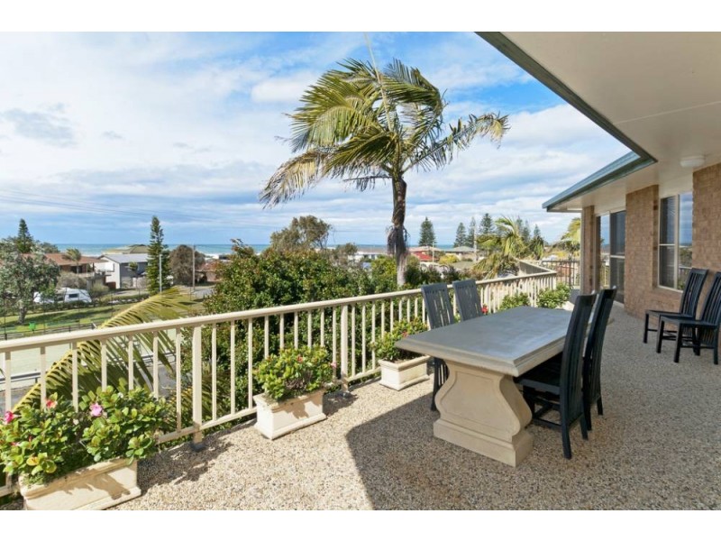 15 Orana Drive, Lake Cathie NSW 2445