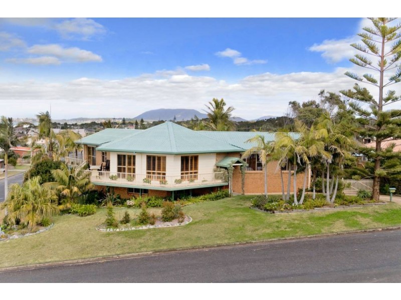 15 Orana Drive, Lake Cathie NSW 2445