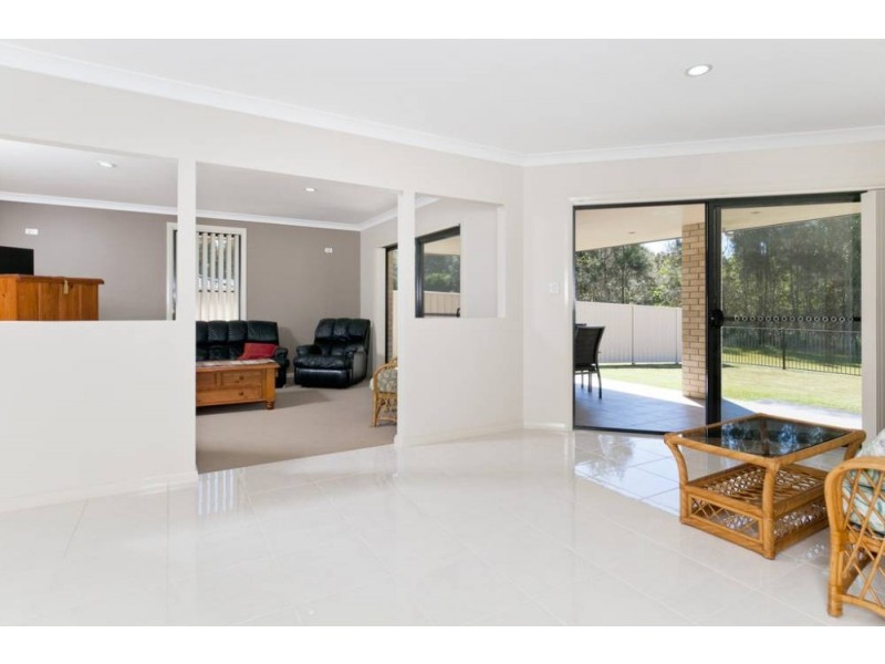 5 Buchan Place, Lake Cathie NSW 2445