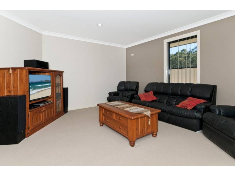 5 Buchan Place, Lake Cathie NSW 2445