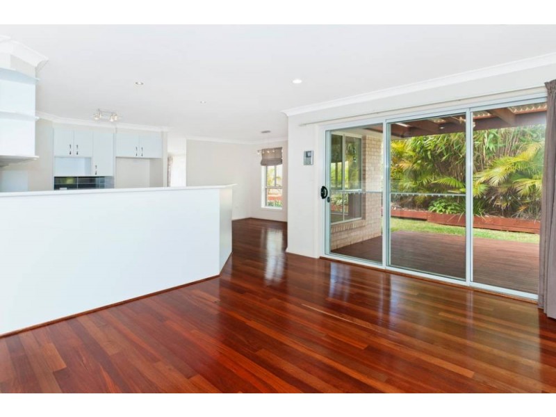 8 Cabarita Cl, Lake Cathie NSW 2445