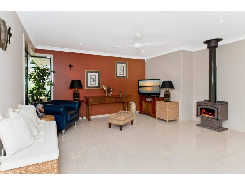 16 Buchan Place, Lake Cathie NSW 2445