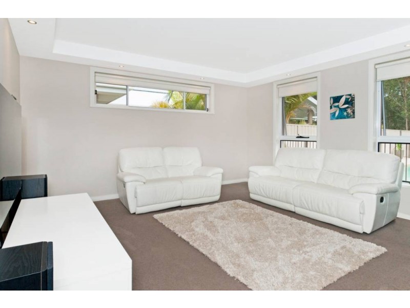 10 Eagle Pl, Lake Cathie NSW 2445