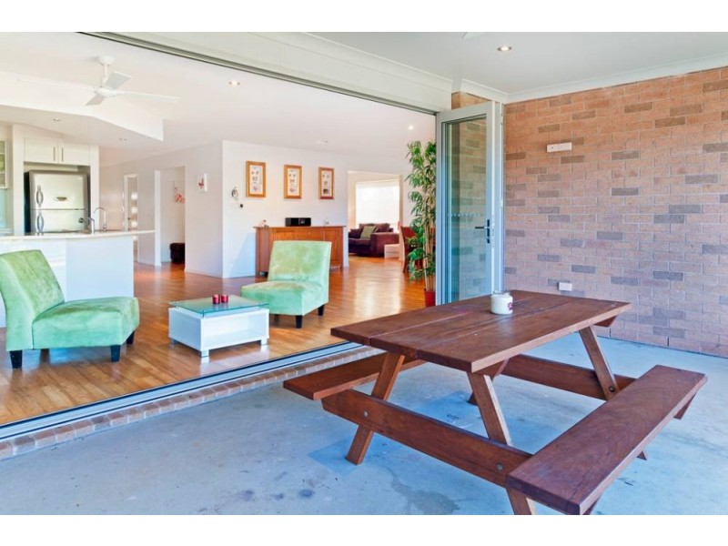 8 Catalina Cl, Lake Cathie NSW 2445