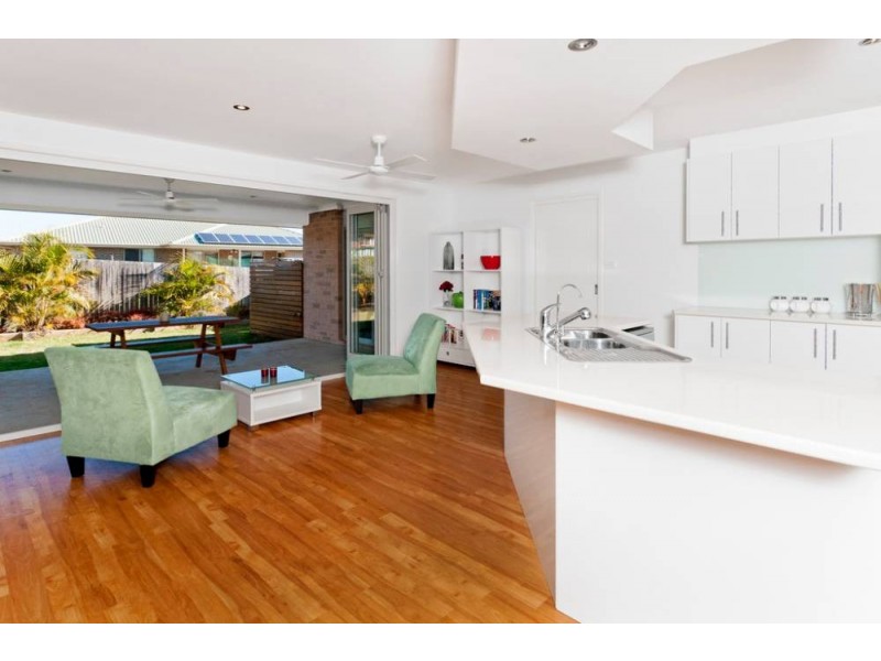 8 Catalina Cl, Lake Cathie NSW 2445