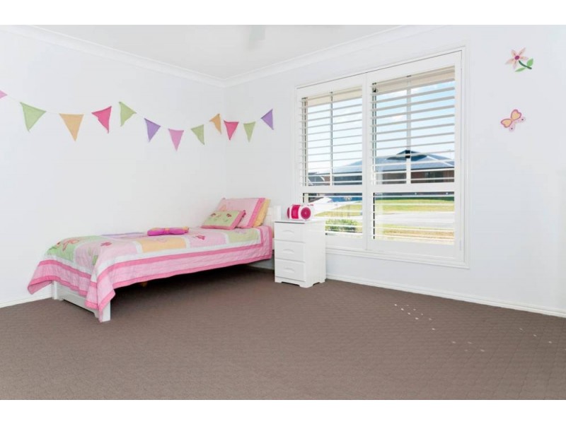 8 Catalina Cl, Lake Cathie NSW 2445