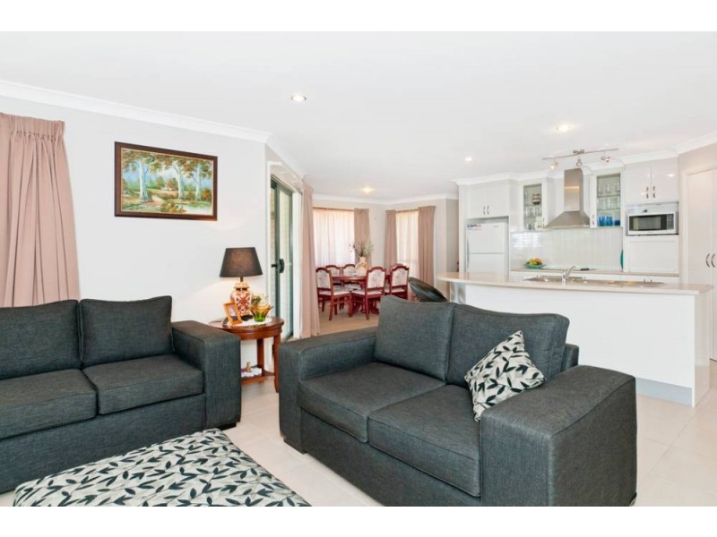 33 Bounty Ave, Lake Cathie NSW 2445