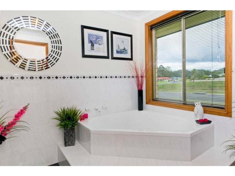 4 Forestway, Lake Cathie NSW 2445