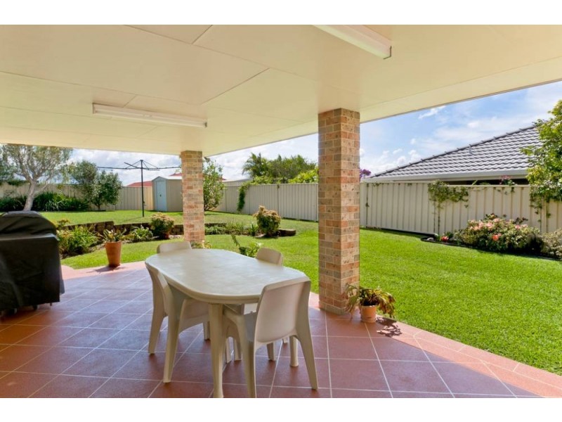 19 Bligh Pl, Lake Cathie NSW 2445