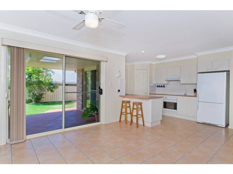 19 Bligh Pl, Lake Cathie NSW 2445