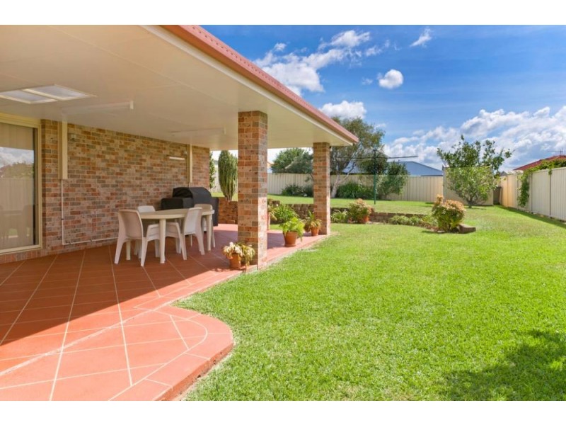 19 Bligh Pl, Lake Cathie NSW 2445