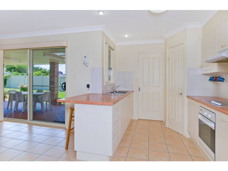19 Bligh Pl, Lake Cathie NSW 2445