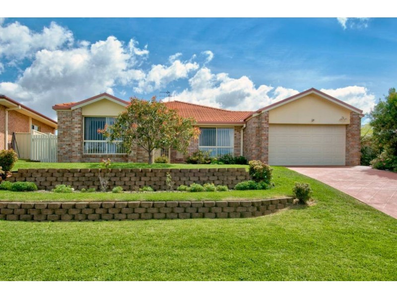 19 Bligh Pl, Lake Cathie NSW 2445