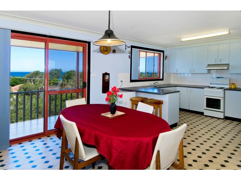 1548 Ocean Dr, Lake Cathie NSW 2445