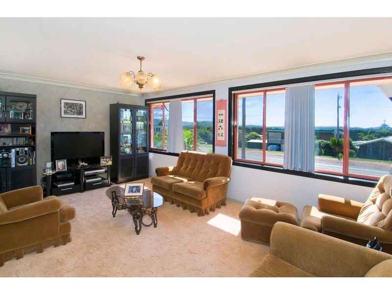1548 Ocean Dr, Lake Cathie NSW 2445