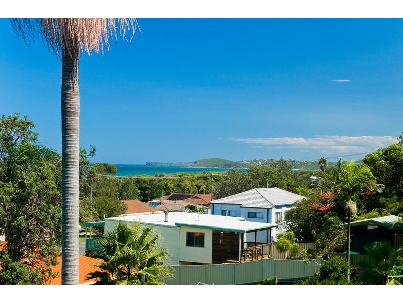 1548 Ocean Dr, Lake Cathie NSW 2445