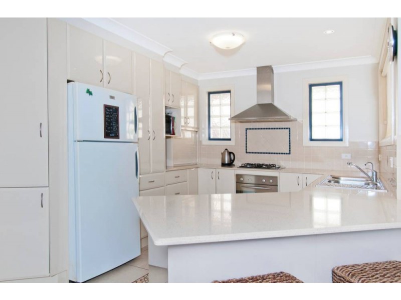 6 Colli Cl, Lake Cathie NSW 2445