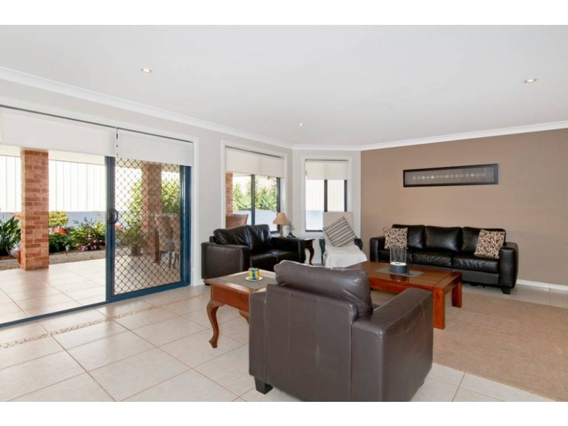 6 Colli Cl, Lake Cathie NSW 2445