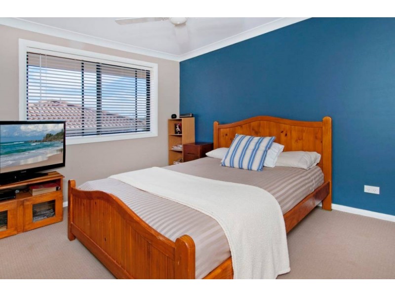 6 Colli Cl, Lake Cathie NSW 2445