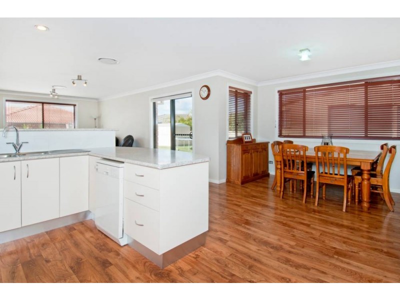 16 Tweed Pl, Lake Cathie NSW 2445