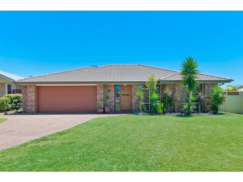 4 Whitby Pl, Lake Cathie NSW 2445