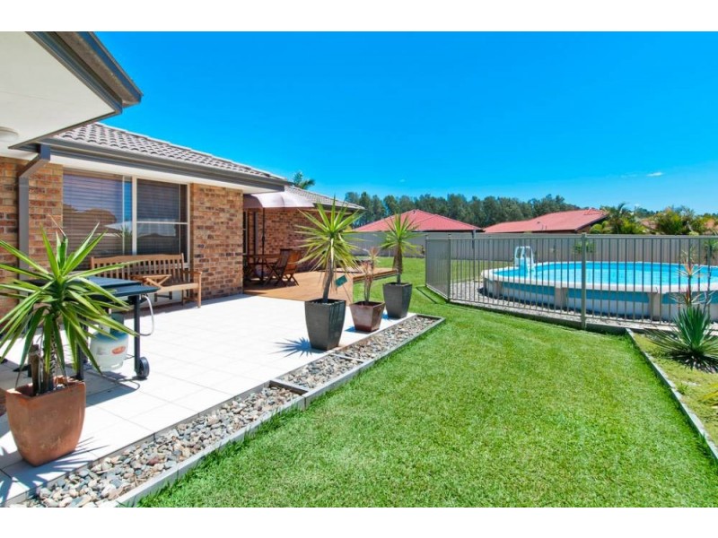 4 Whitby Pl, Lake Cathie NSW 2445