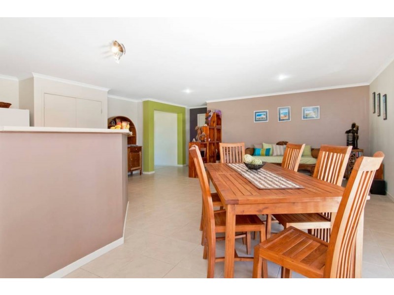 4 Whitby Pl, Lake Cathie NSW 2445