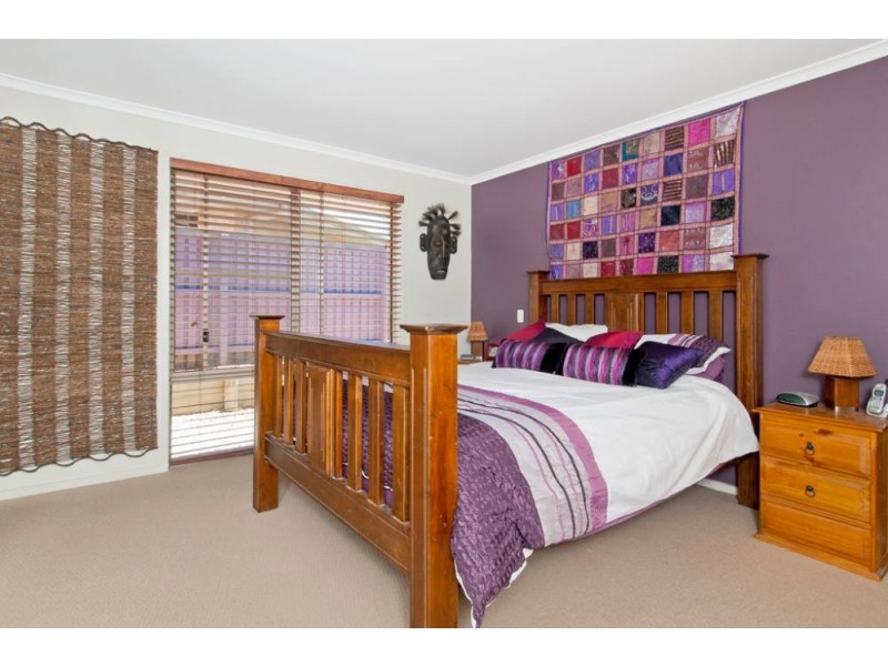 4 Whitby Pl, Lake Cathie NSW 2445