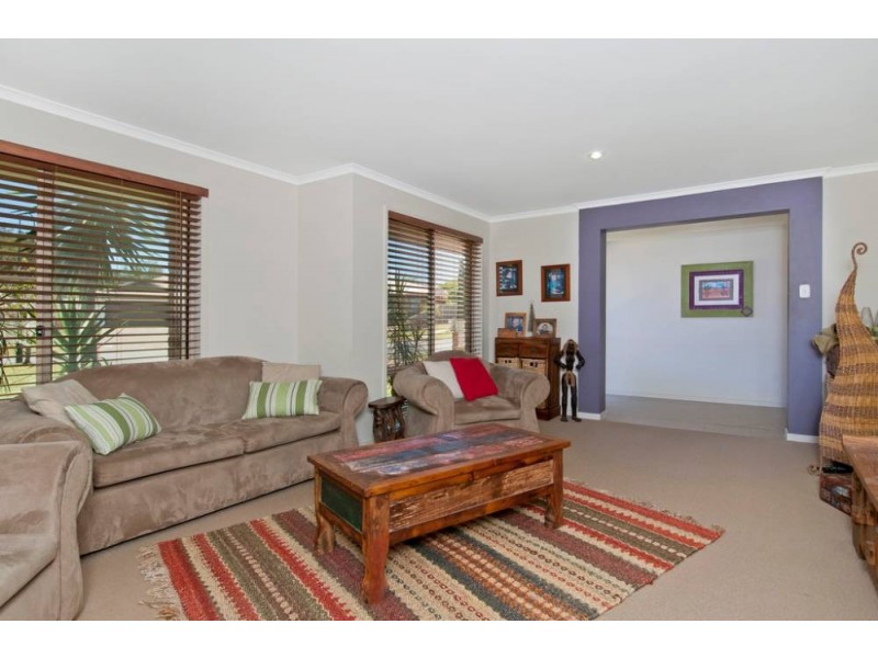 4 Whitby Pl, Lake Cathie NSW 2445