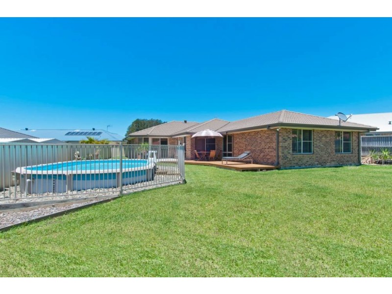 4 Whitby Pl, Lake Cathie NSW 2445