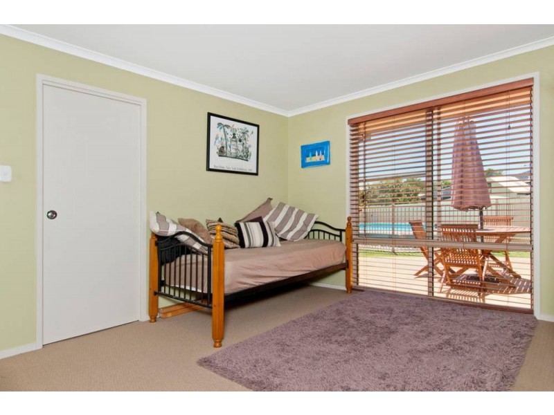 4 Whitby Pl, Lake Cathie NSW 2445
