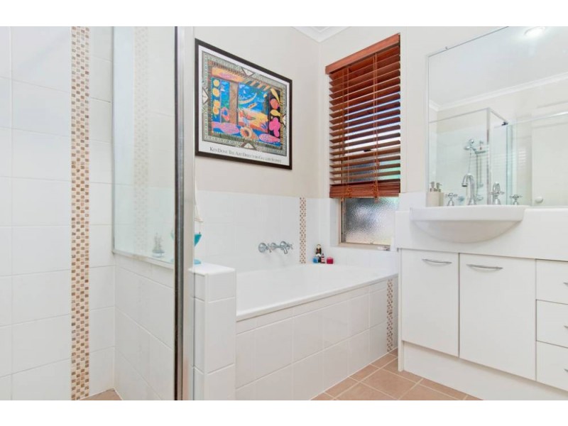 4 Whitby Pl, Lake Cathie NSW 2445