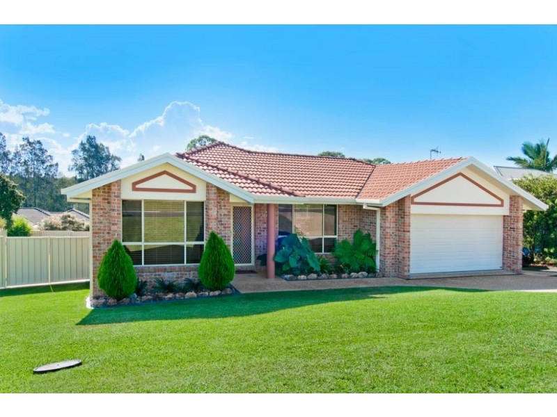 7 Dampier Crt, Lake Cathie NSW 2445