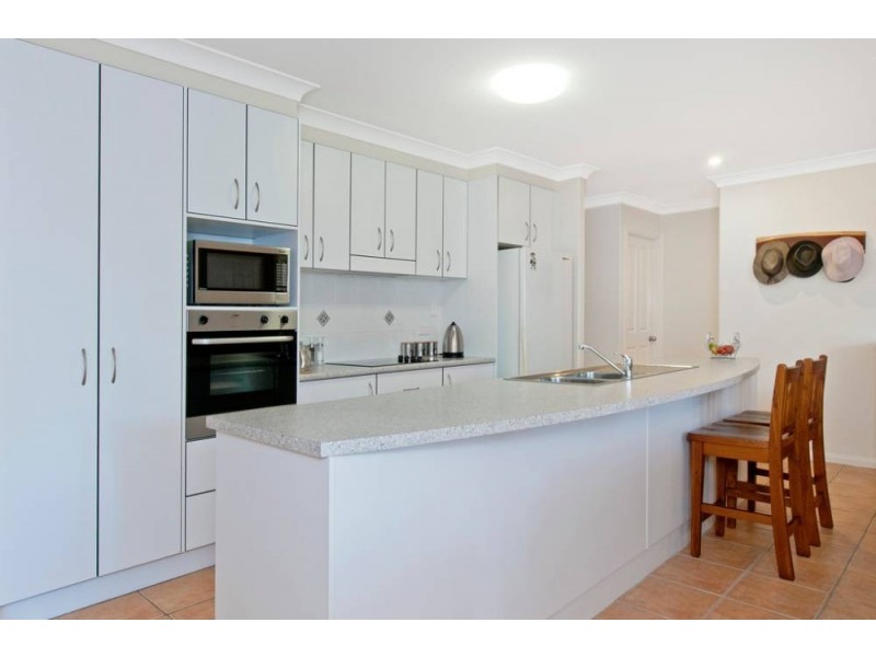 7 Dampier Crt, Lake Cathie NSW 2445