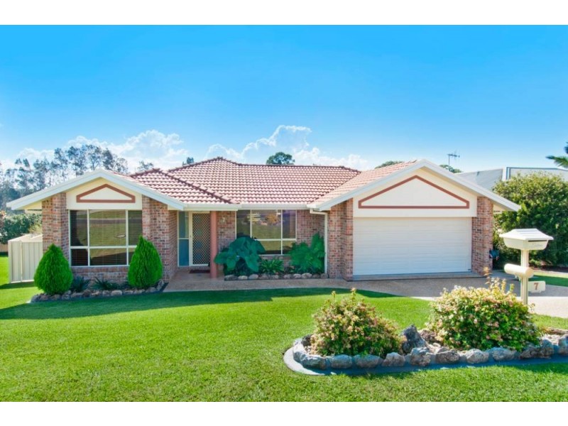 7 Dampier Crt, Lake Cathie NSW 2445