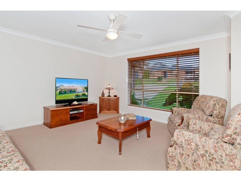 7 Dampier Crt, Lake Cathie NSW 2445