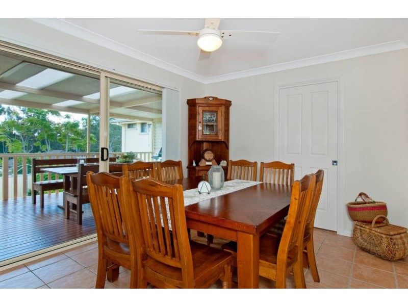 7 Dampier Crt, Lake Cathie NSW 2445