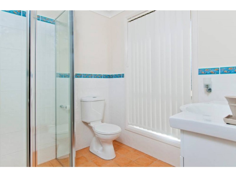 7 Dampier Crt, Lake Cathie NSW 2445