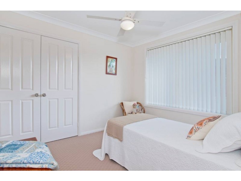 7 Dampier Crt, Lake Cathie NSW 2445