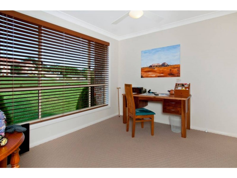 7 Dampier Crt, Lake Cathie NSW 2445