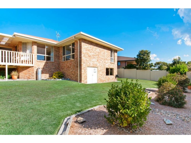7 Dampier Crt, Lake Cathie NSW 2445