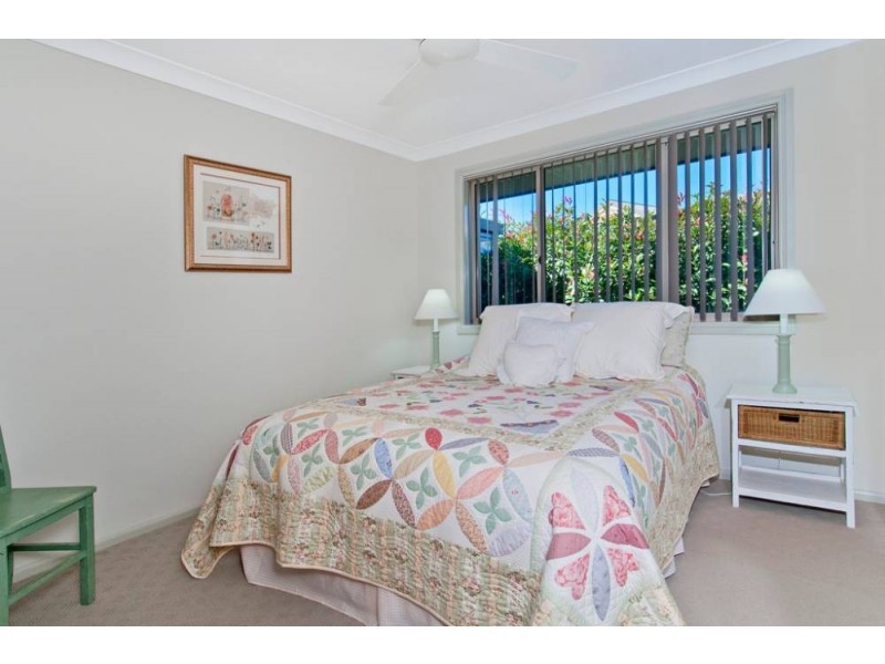 2/15 Eagle Pl, Lake Cathie NSW 2445