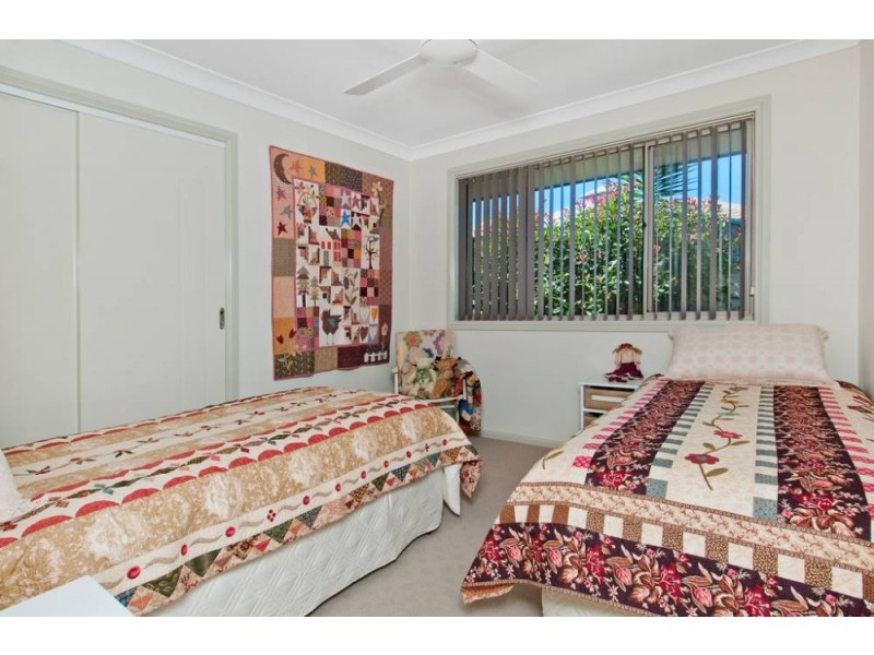 2/15 Eagle Pl, Lake Cathie NSW 2445