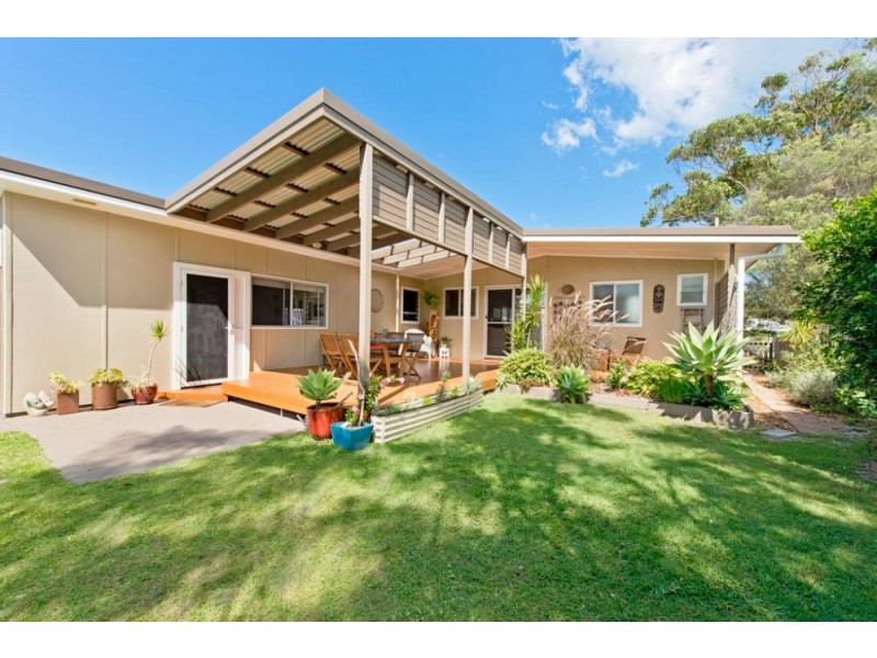 17 Koribah Ave, Lake Cathie NSW 2445