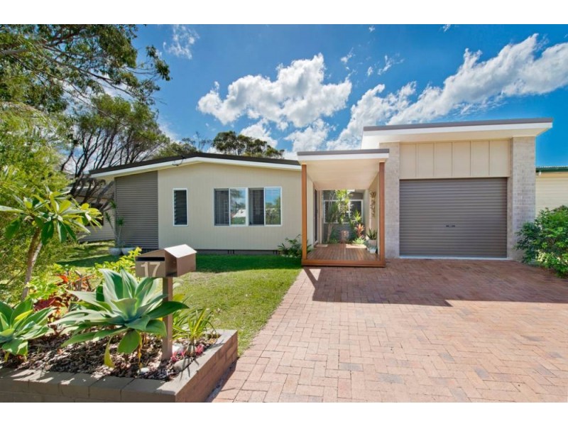 17 Koribah Ave, Lake Cathie NSW 2445