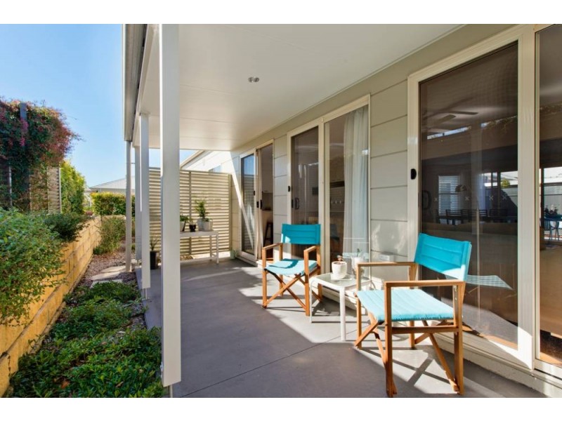 11/1333 Ocean Dr, Lake Cathie NSW 2445