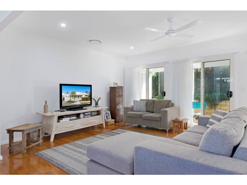 11/1333 Ocean Dr, Lake Cathie NSW 2445