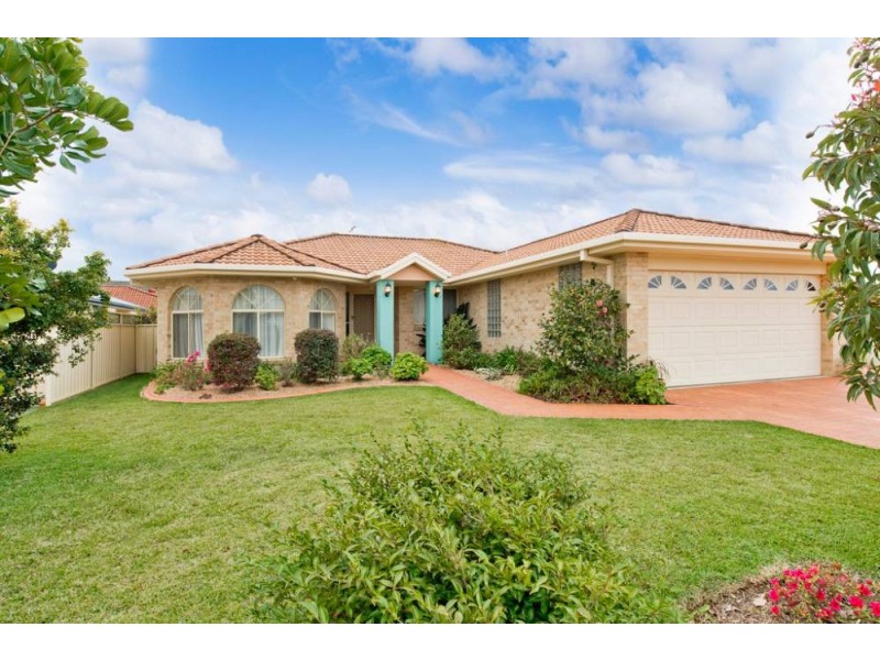 3 Bligh Pl, Lake Cathie NSW 2445