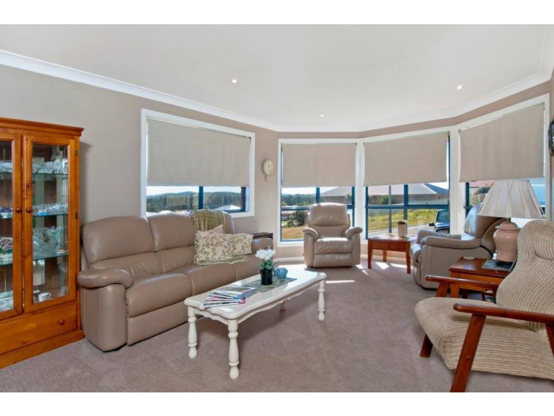 6 Colli Cl, Lake Cathie NSW 2445