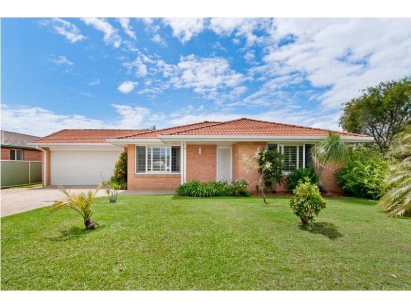 4 Abel Tasman Dr, Lake Cathie NSW 2445